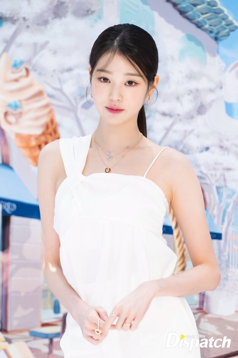 230531 IVE Wonyoung - FRED Photo Call Event documents 6
