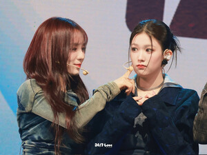 241125 izna Yoon Jiyoon & Ryu Sarang at First Mini Album "N/a" Debut Fan Showcase