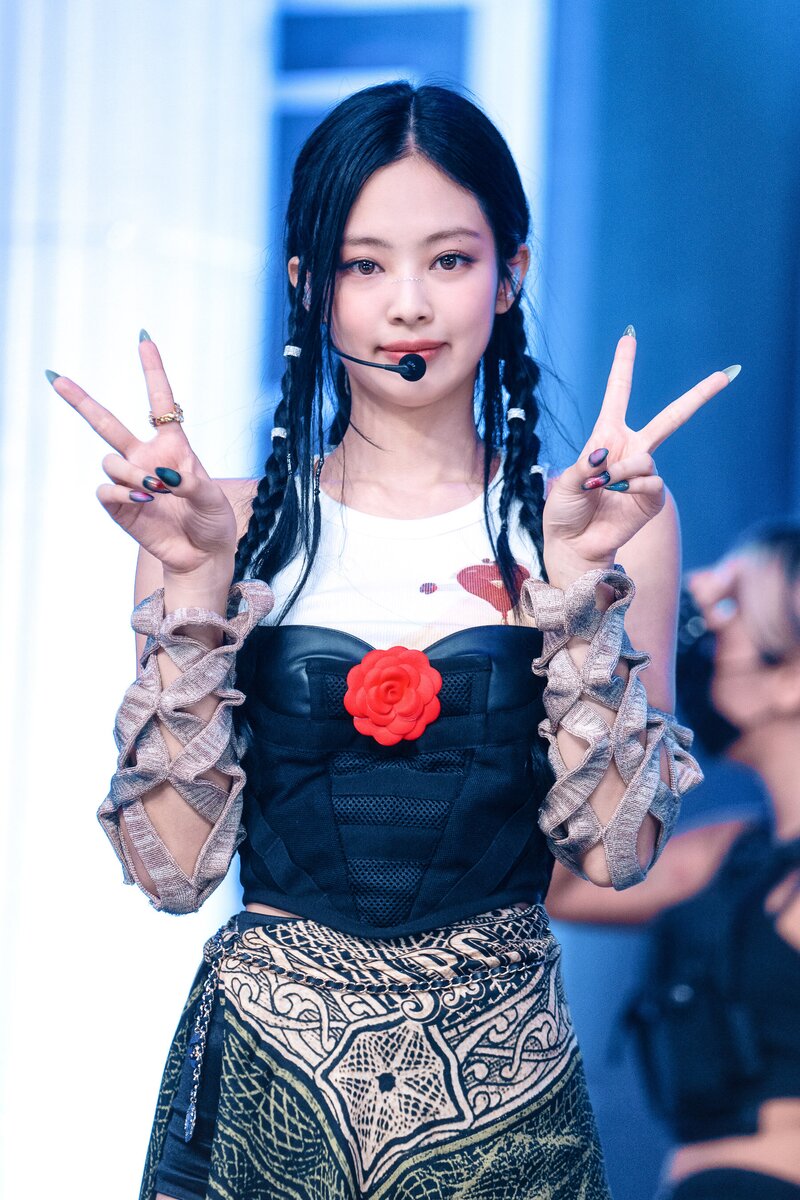 220828 BLACKPINK Jennie - 'Pink Venom' at Inkigayo documents 7