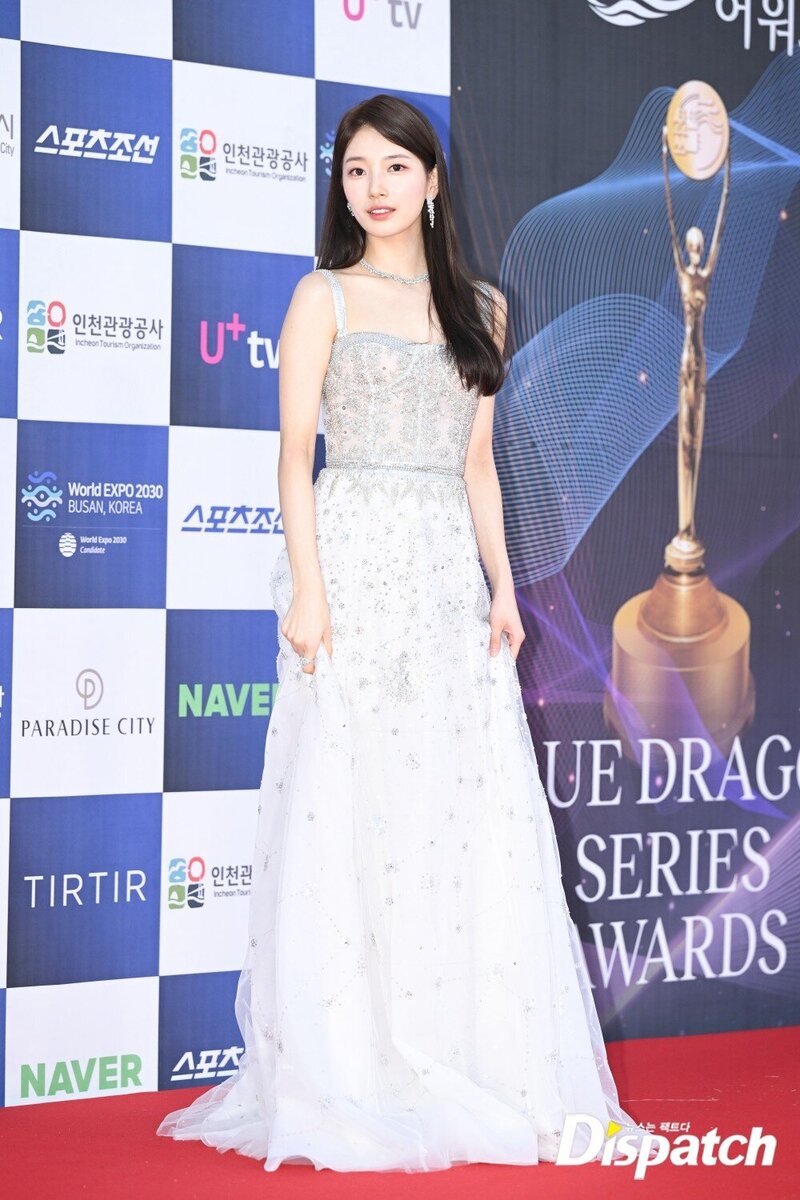 230719 Suzy at the 2nd Blue Dragon Series Awards Red Carpet documents 2