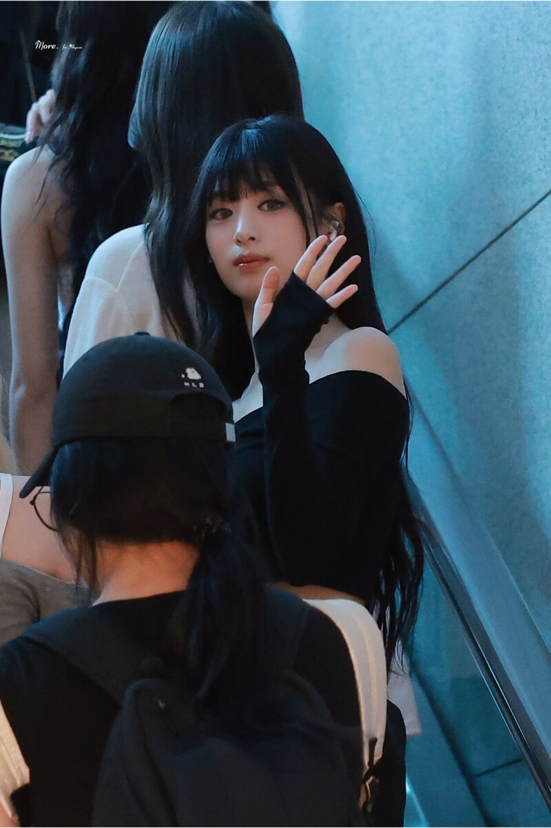 240719 BABYMONSTER Ahyeon at Incheon International Airport documents 7