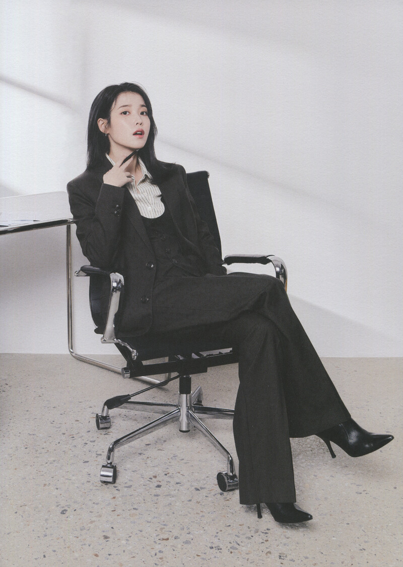 IU - 5th Official ‘UAENA’ Fanclub Kit [SCANS] documents 2