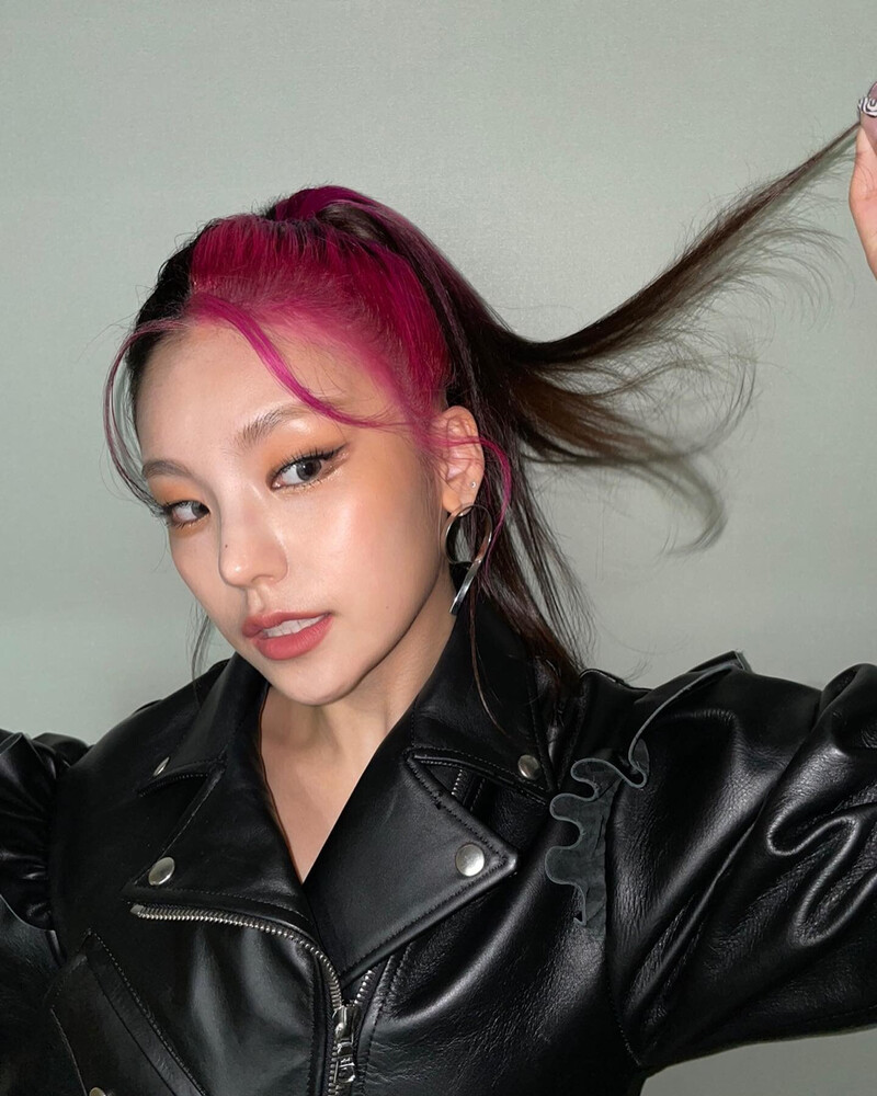 211009 ITZY Instagram Update - Yeji documents 3