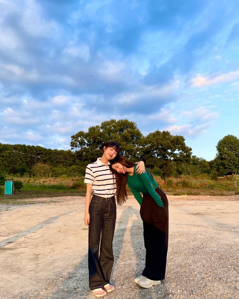 211012 Kwon Eunbi Instagram Update with Yena documents 1