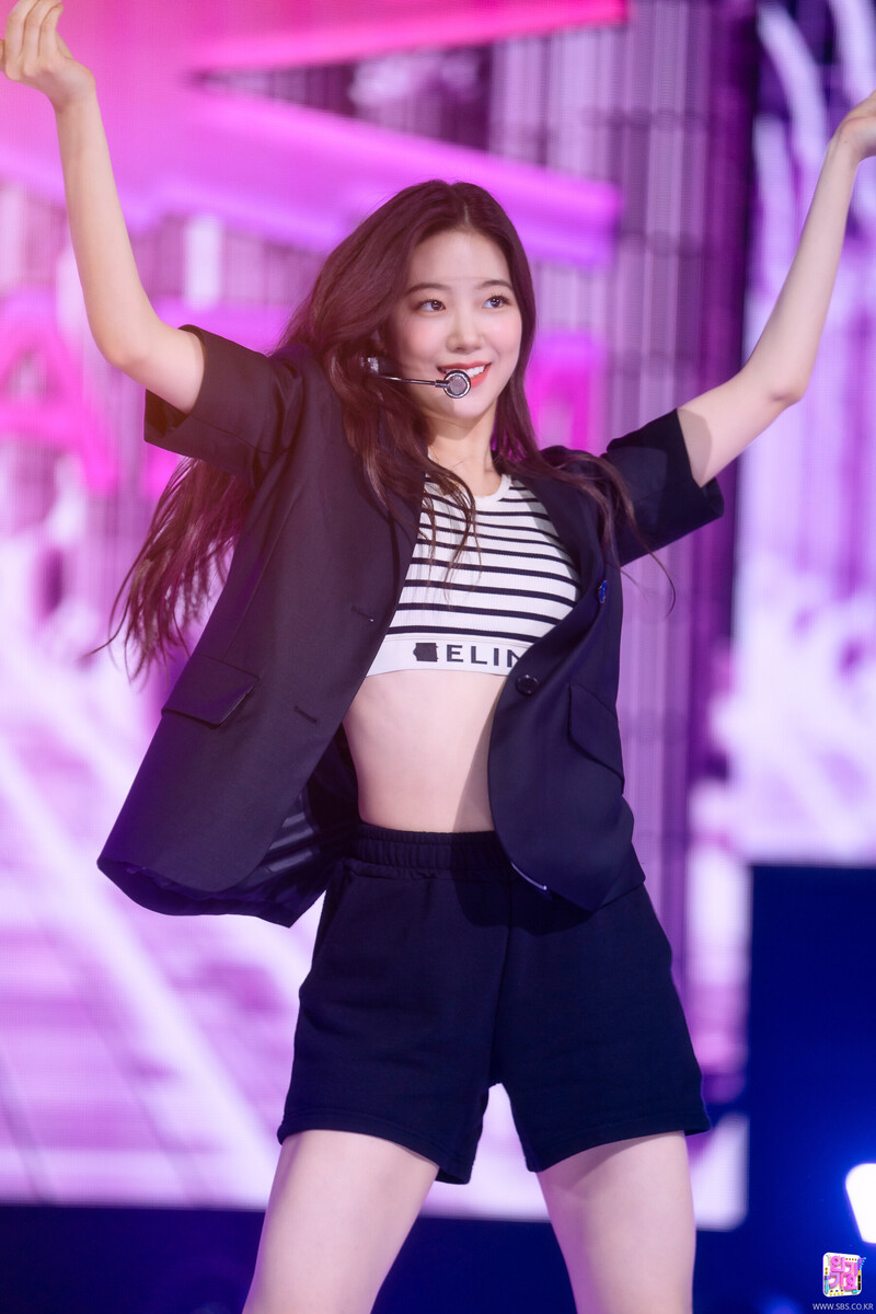 220529 LE SSERAFIM Kazuha - 'FEARLESS' at Inkigayo documents 6