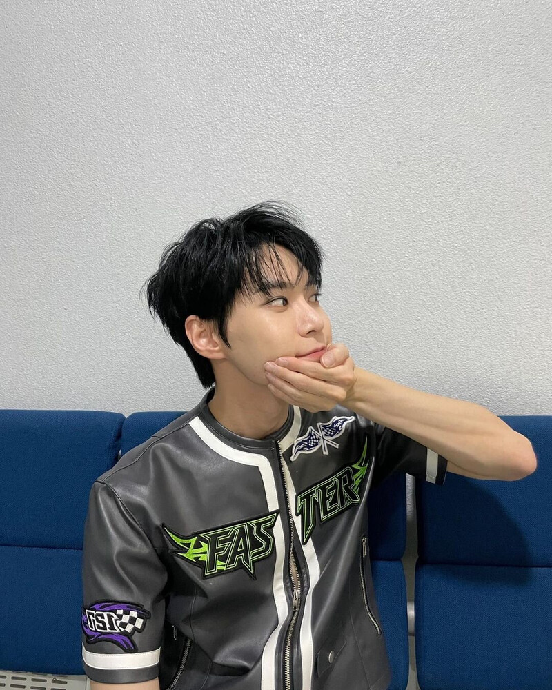 221002 NCT Doyoung Instagram Update documents 6