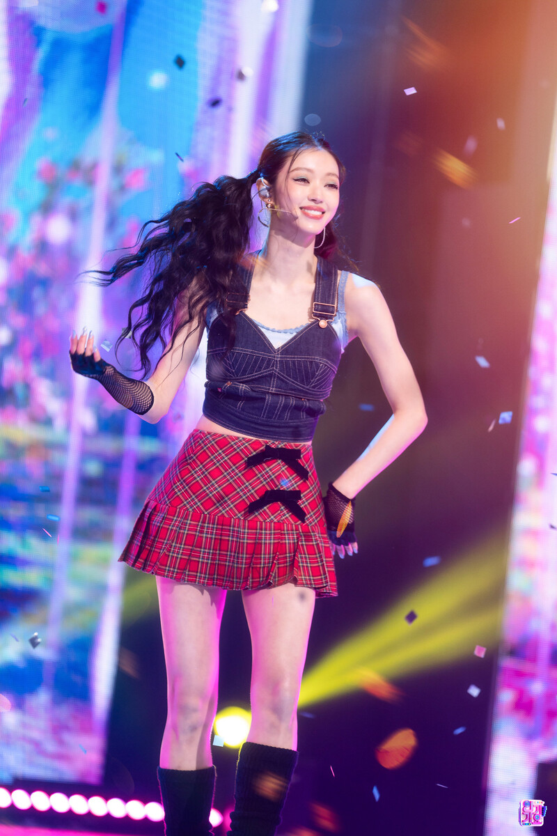 221127 YooA - ‘Selfish’ at Inkigayo documents 4