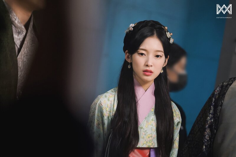 230108 WM Naver Post - OH MY GIRL Arin - 'Alchemy of Souls: Light and Shadow' Behind documents 7