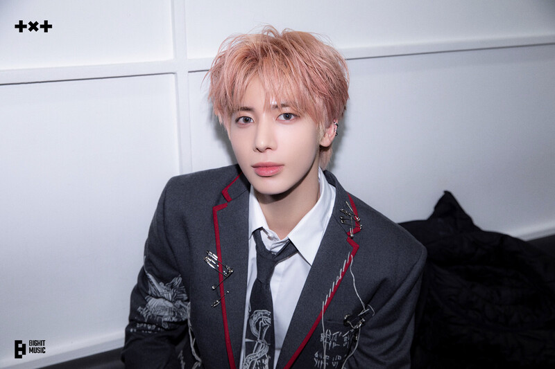 230317 TXT Weverse Update - 'Devil By The Window' Performance Photo Behind documents 5