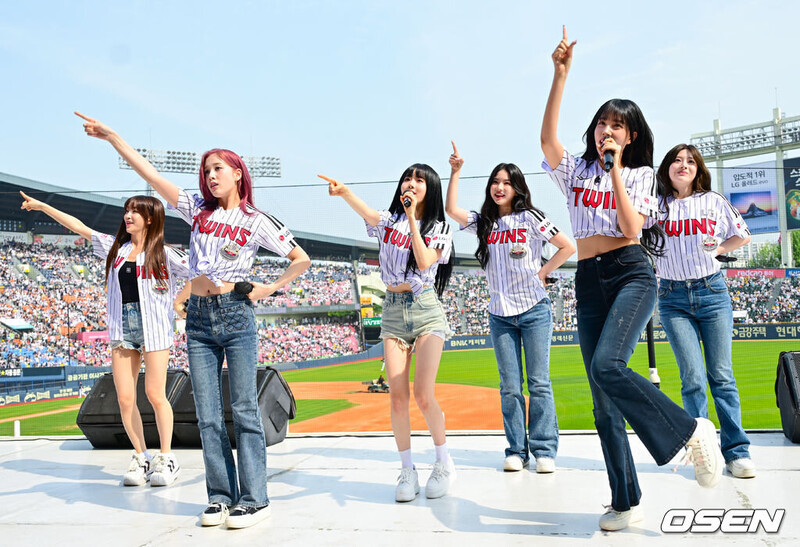 240504 STAYC - 2024 Shinhan Bank SOL KBO League in Jamsil Stadium documents 1