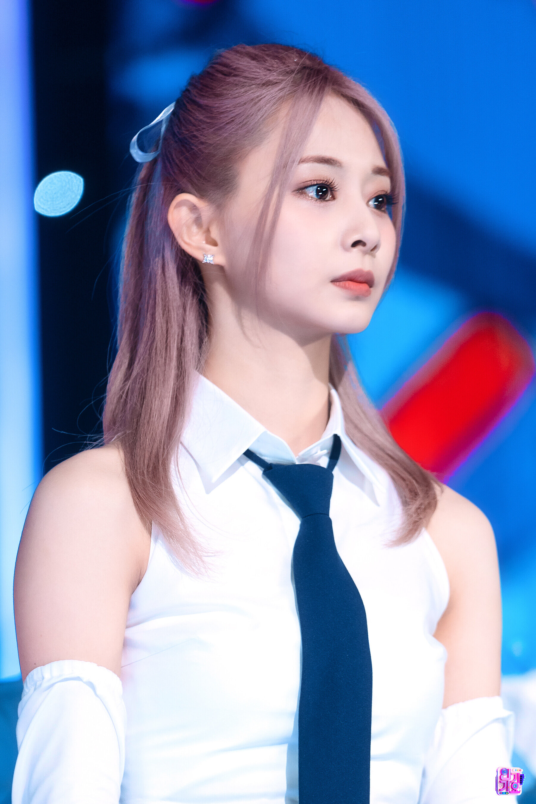 220904 TWICE Tzuyu - 'Talk that Talk' at Inkigayo | kpopping