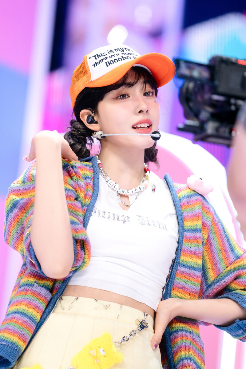 230219 STAYC Yoon - 'Teddy Bear' at Inkigayo documents 1