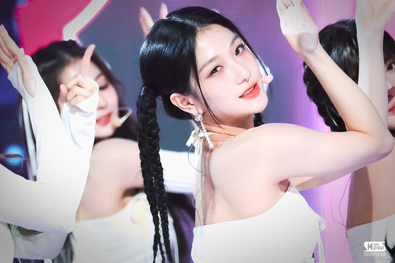 230611 fromis_9 Seoyeon - ‘#menow’ at Inkigayo documents 2