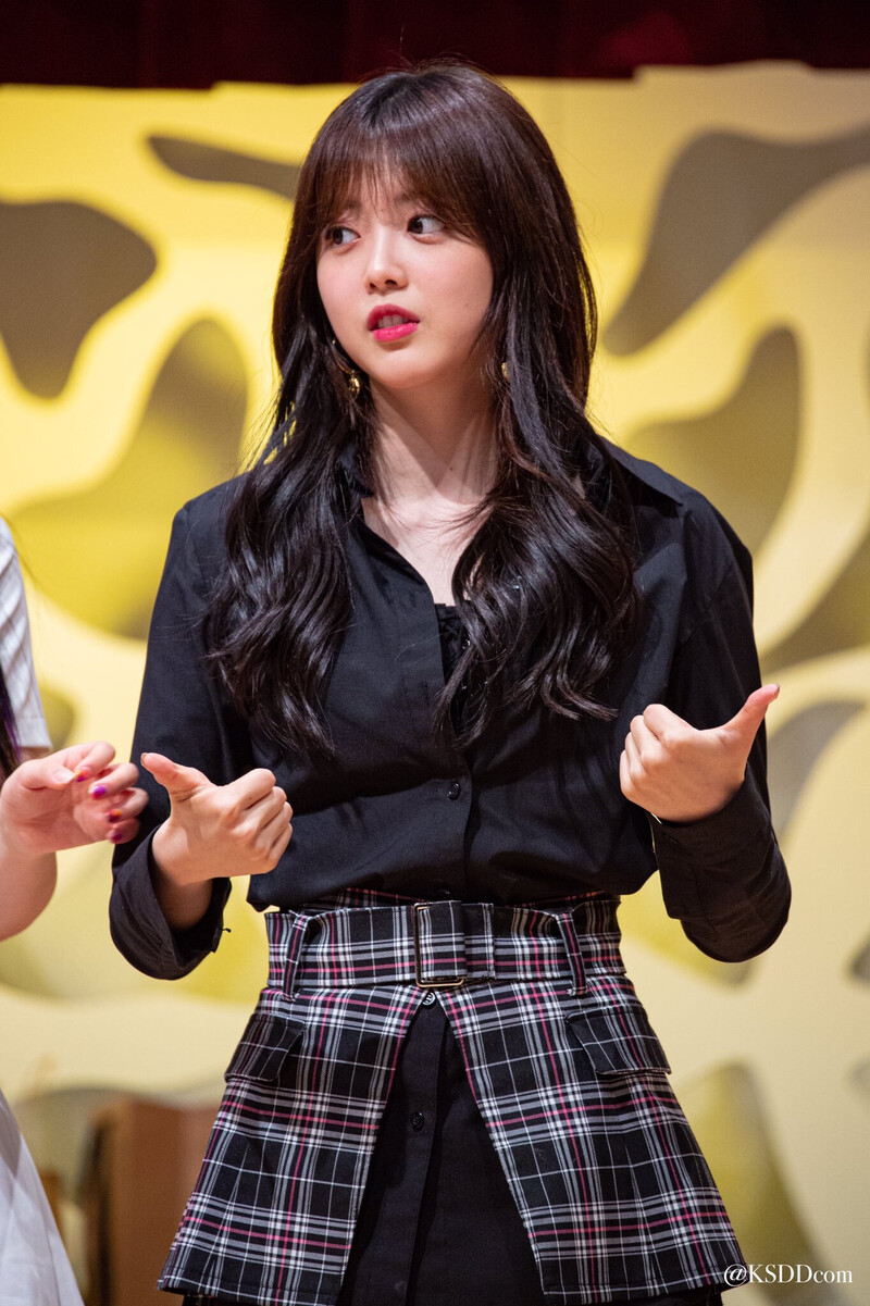 190623 Weki Meki Suyeon at 'LOCK END LOL' Gangnam Fansign documents 1