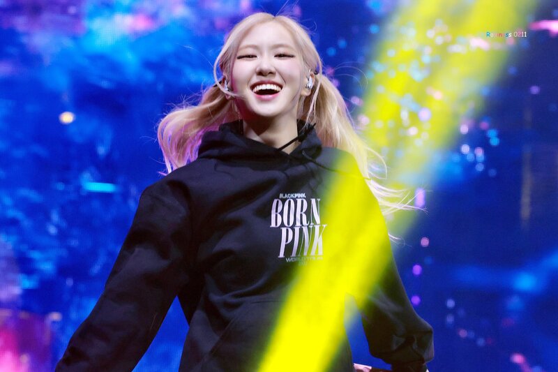 221130 BLACKPINK Rosé - 'BORN PINK' Concert in London Day 1 documents 5