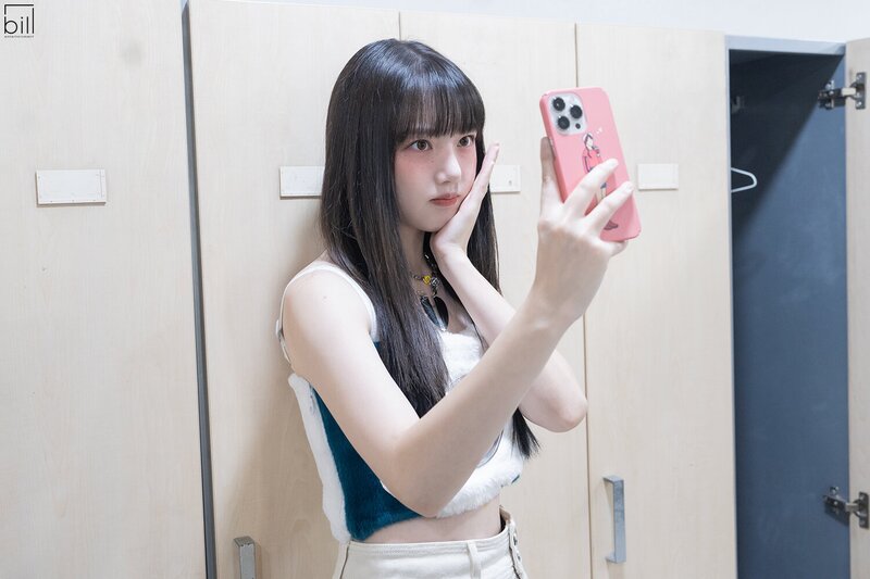 230920 Bill Entertainment Naver Post - YERIN 'Bambambam' Music show promotions behind documents 19