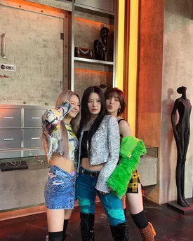 230118 SNSD Hyoyeon Instagram Update RED VELVET Seulgi, Wendy and AESPA Karina
