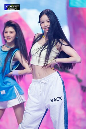 220811 NewJeans Hanni 'Attention' at M Countdown