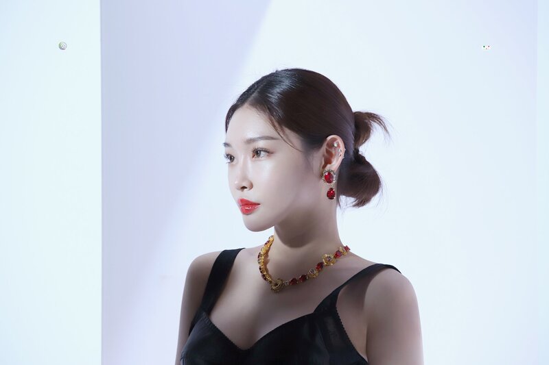 210526 MNH Naver Post - Chungha's Harpers Bazaar May Issue Photoshoot Behind documents 23