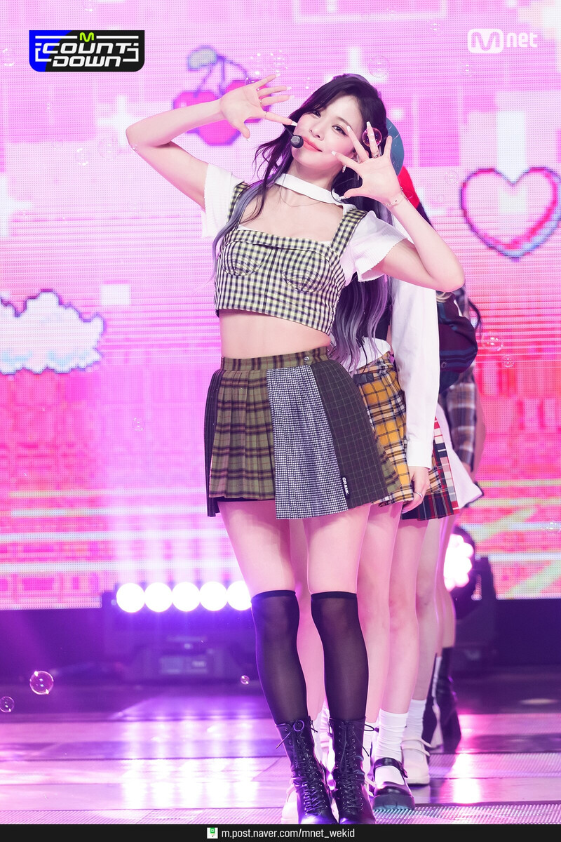 210909 fromis_9 - 'Talk & Talk' at M Countdown documents 3