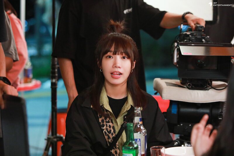 211129 IST Naver post - Apink EUNJI 'Work later, Drink now' drama shoot behind documents 21