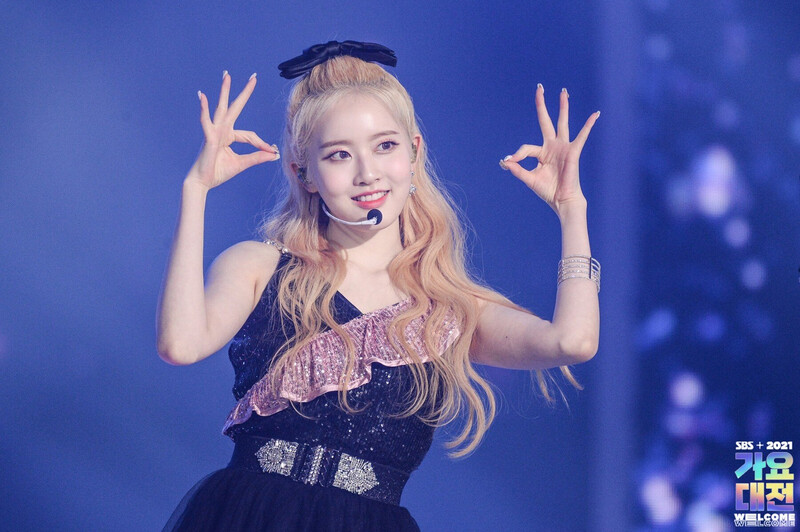 211225 STAYC at SBS Gayo Daejeon documents 10