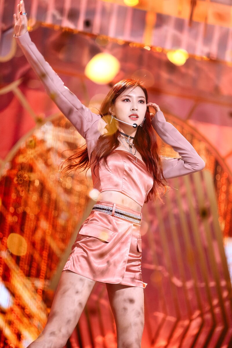 220220 Apink Hayoung - 'Dilemma' at Inkigayo documents 2
