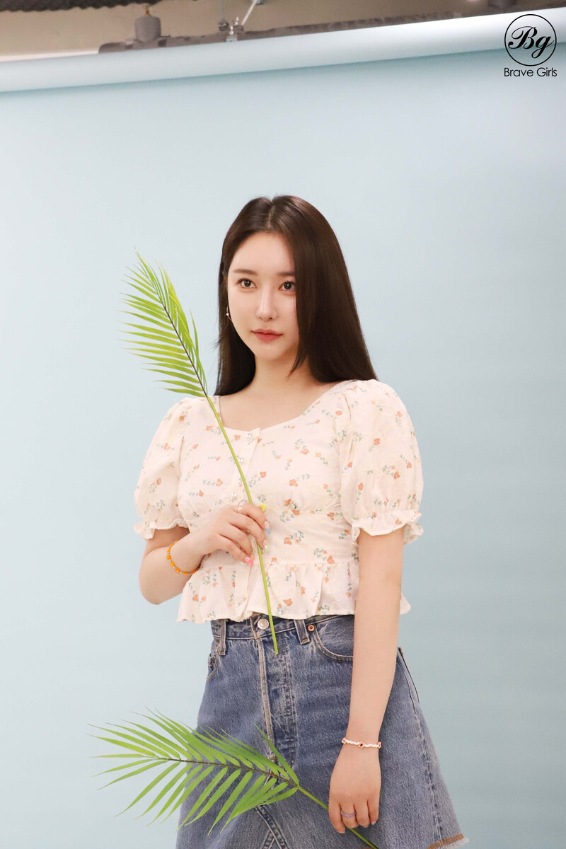 220727 Brave Naver Post - Brave Girls - 'Vanity Teen' Photoshoot documents 9