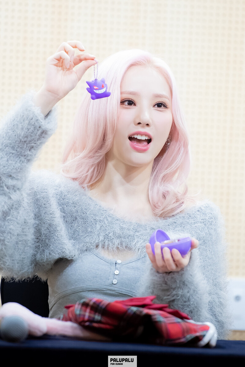 231119 VIVIZ Eunha at Fansign Event documents 6