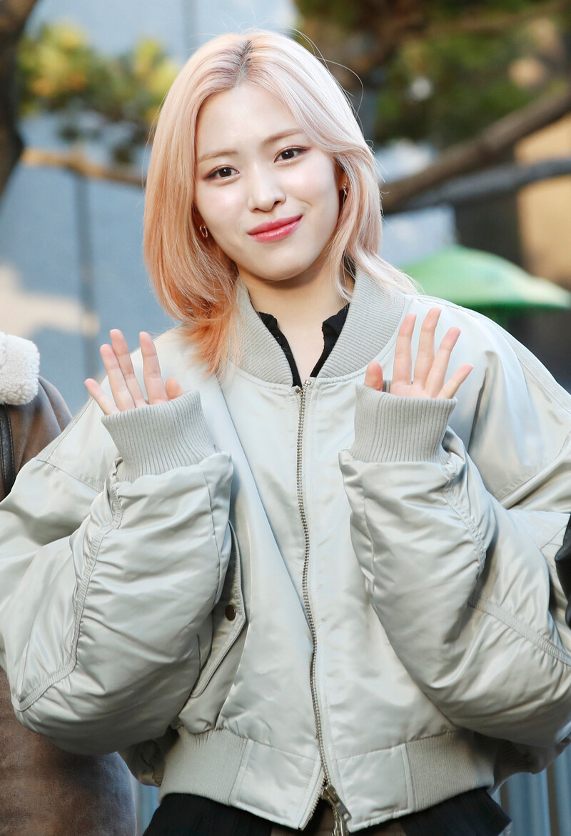 240119 ITZY Ryujin - Music Bank Commute documents 1