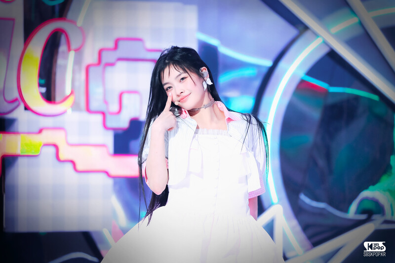 240331 ILLIT Iroha - ‘Magnetic’ at Inkigayo documents 6