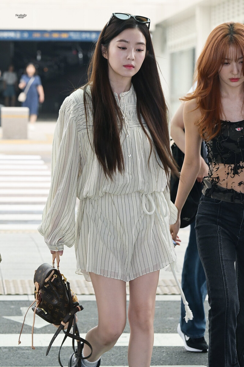 240712 Red Velvet Irene at Incheon International Airport documents 5