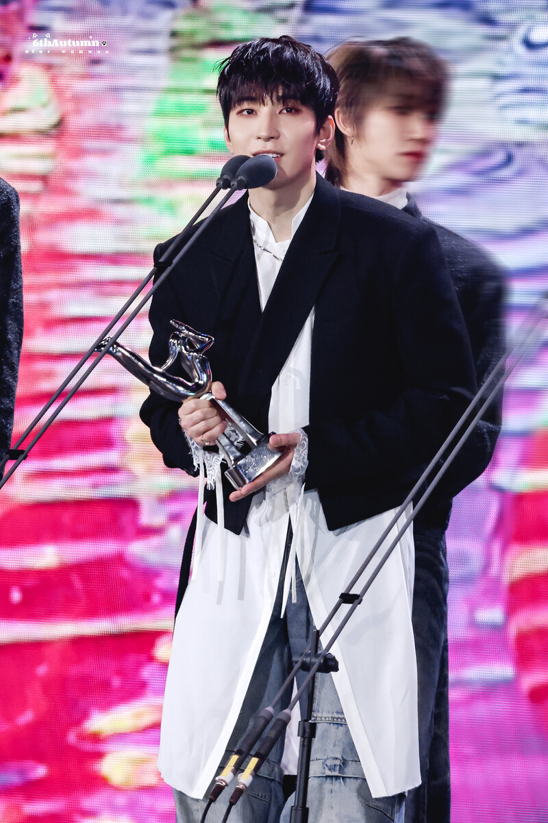 250105 SEVENTEEN Wonwoo at Golden Disc Awards 2025 documents 1