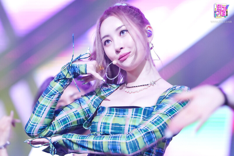 210815 Sunmi - 'You can't sit with us' at Inkigayo documents 10