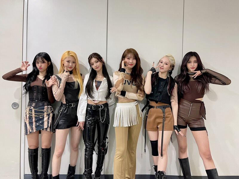 211208 EVERGLOW SNS Update at The Show documents 1