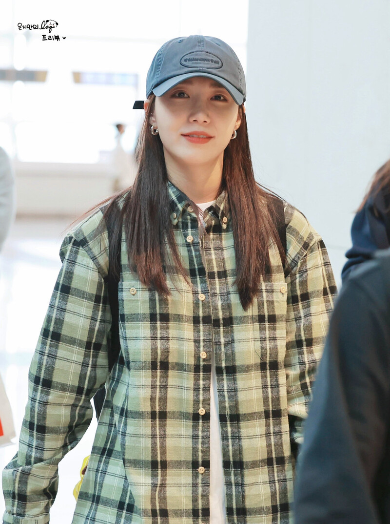 231013 Apink EUNJI at Incheon International Airport documents 8