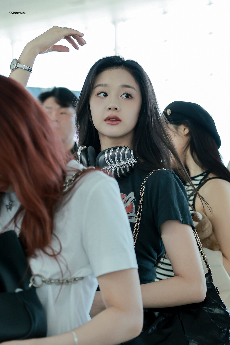 240606 BABYMONSTER Pharita at Incheon International Airport documents 4