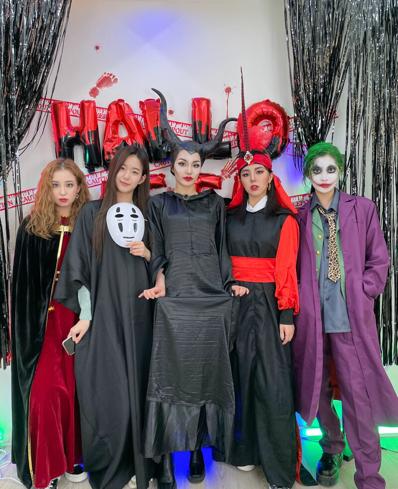 211029 WOOAH twitter update - Halloween documents 3