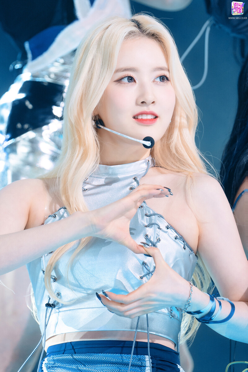 220306 STAYC Sieun - 'RUN2U' at Inkigayo documents 18