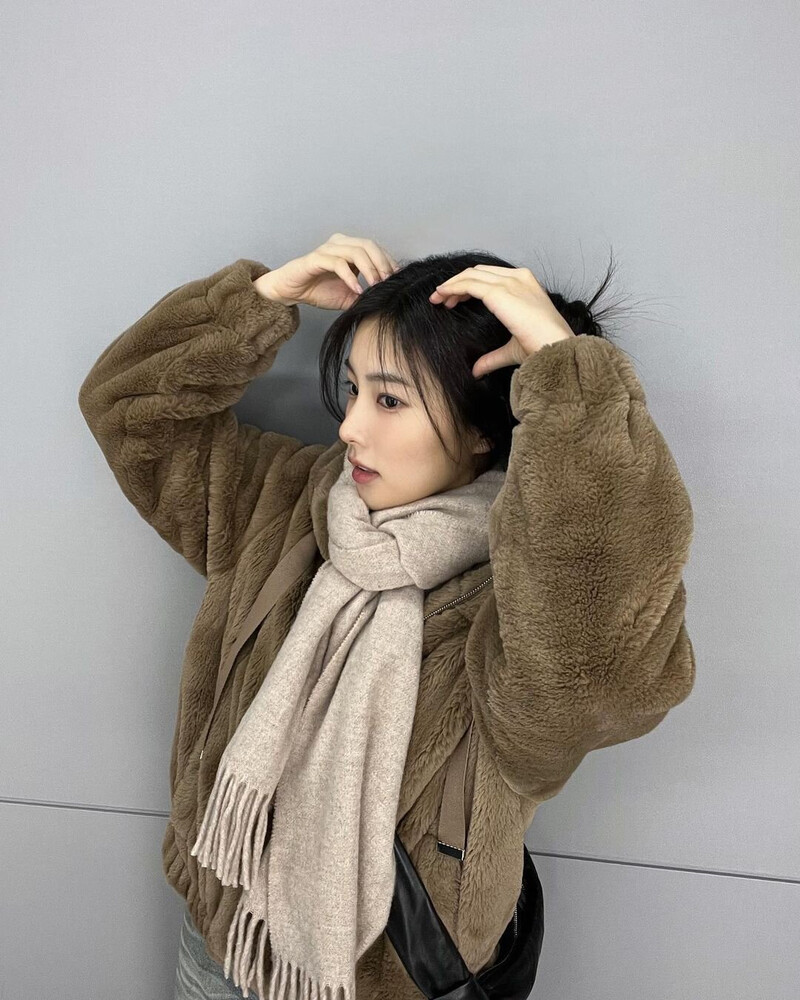 230109 Kang Hyewon Instagram Update documents 2