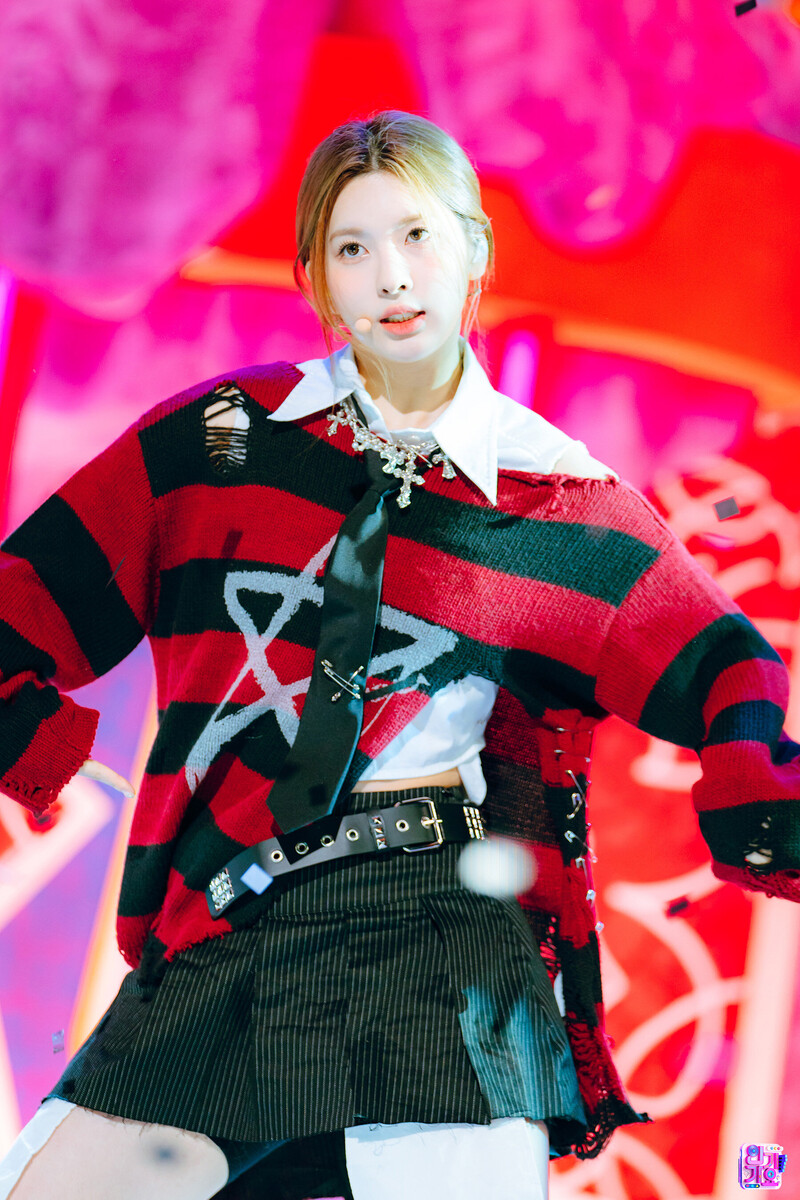 230326 NMIXX Bae - 'Love Me Like This' at Inkigayo documents 3