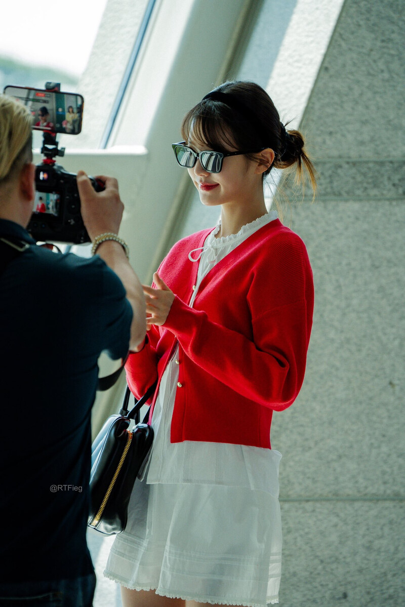 240603 IVE Wonyoung at Incheon International Airport documents 1