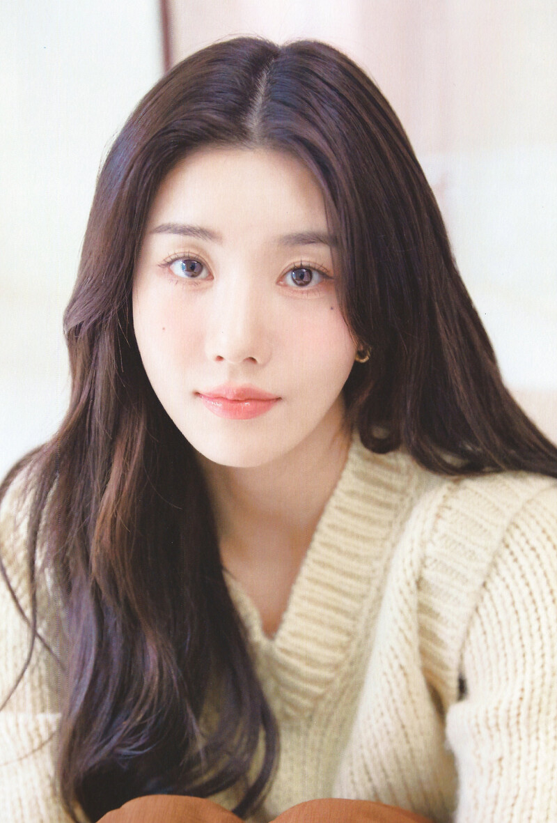 Kwon Eunbi 2022 Season's Greetings (Scans) documents 1