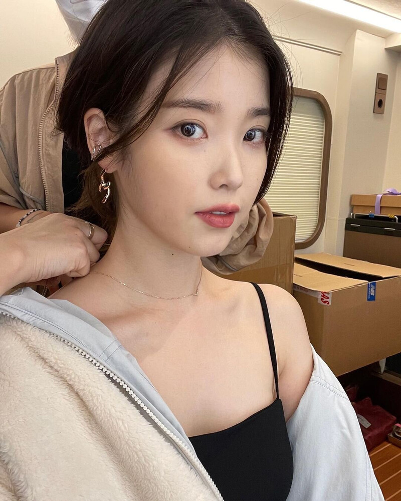 210902 IU Instagram Update documents 1