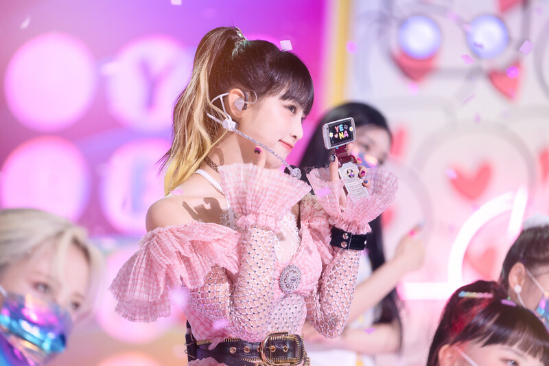 220807 YENA - 'SMARTPHONE' at Inkigayo documents 2