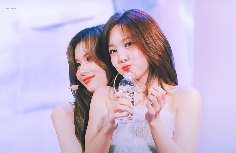 231014 TWICE Nayeon & Sana - Lotte Duty Free All Night Party documents 2