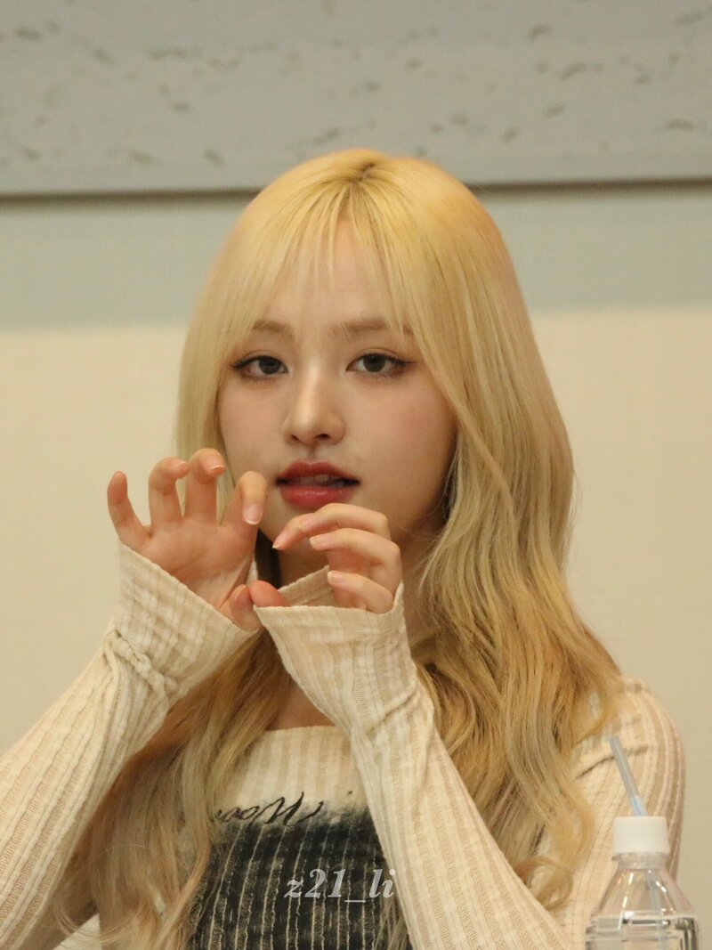 240209 Liz at Fansign Event in Japan documents 6
