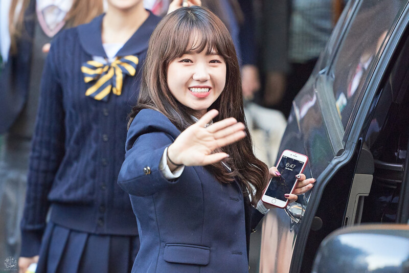 180519 Weki Meki Yoojung at 'Lucky' Gangbyeon Fansign documents 3