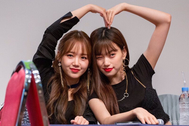 190817 Weki Meki at 'WEEK END LOL' Shim Seok Hall Fansign documents 1