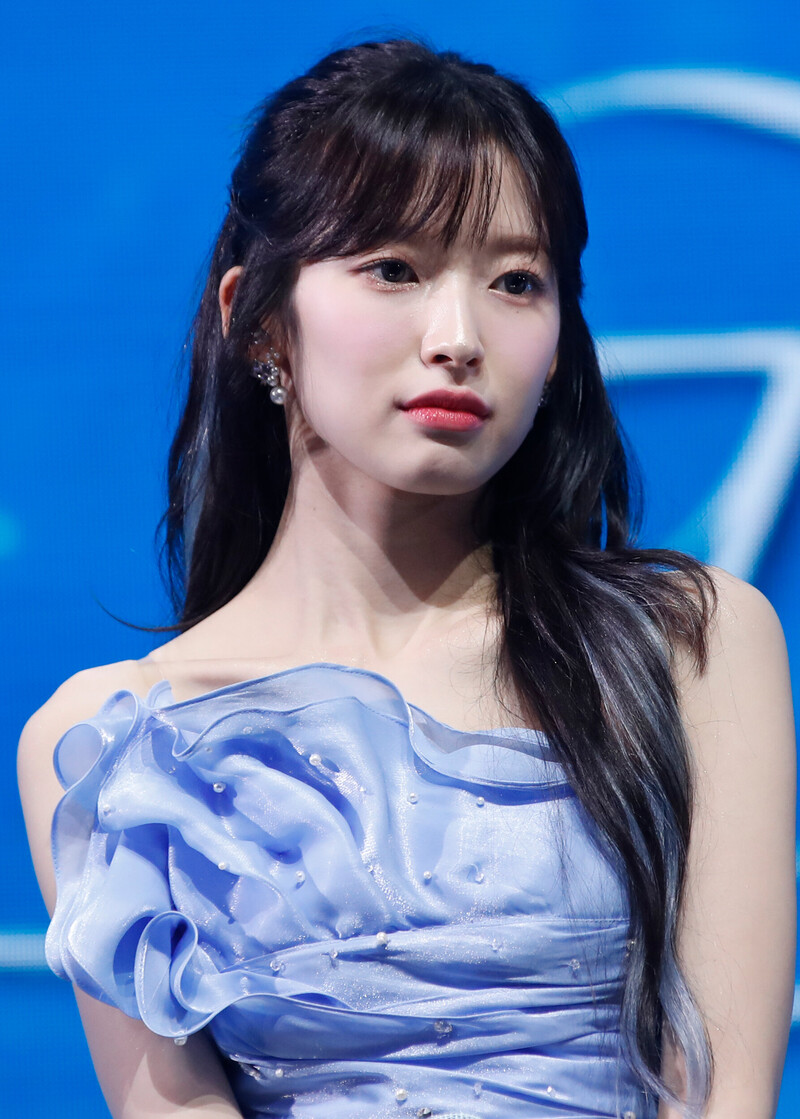 230724 Oh My Girl Arin 'Golden Hourglass' Comeback Showcase documents 1